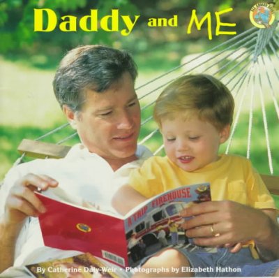 Daddy and me / Catherine Daly-Weir ; photographs by Elizabeth Hathon.
