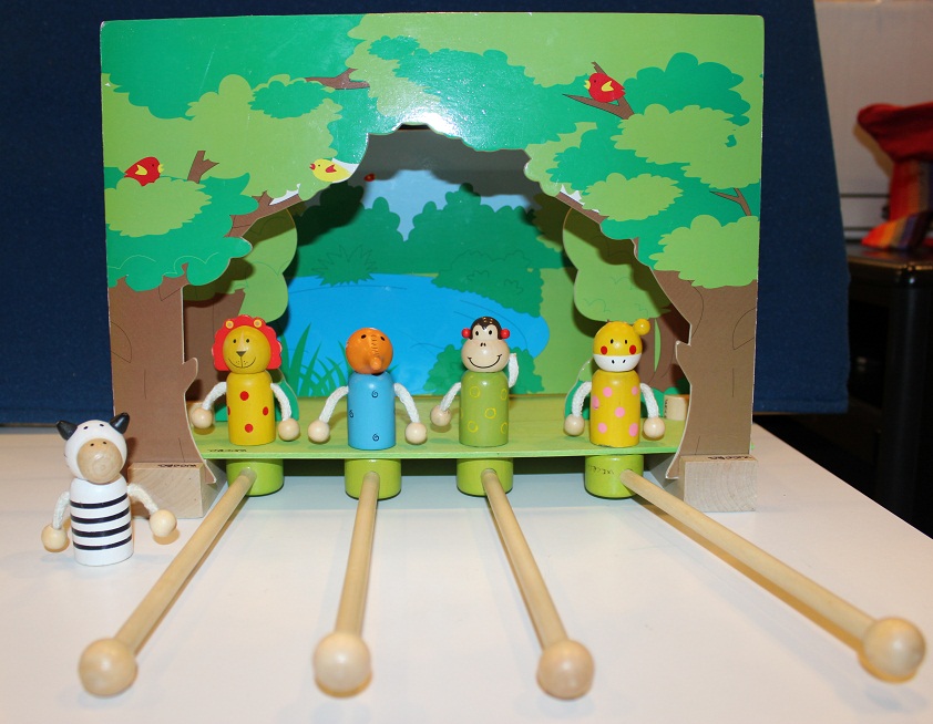 Magnetic puppet theatre (dramatic play)