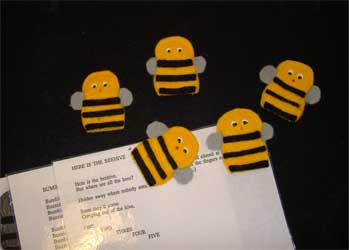 Five little bumble bees [finger puppets]