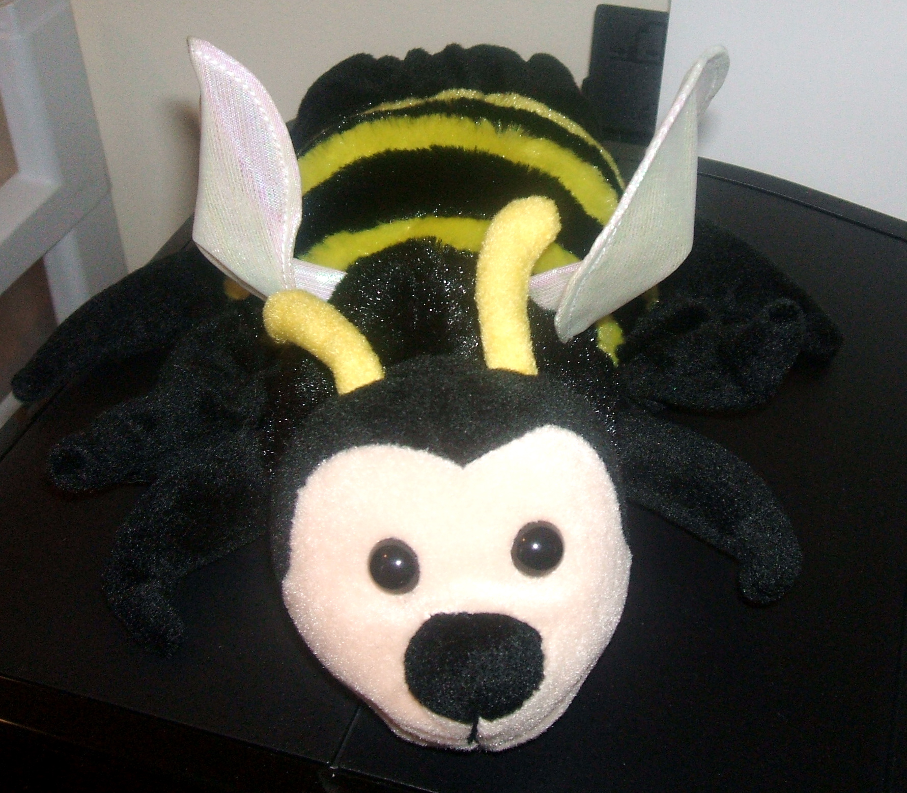 Bumble bee [hand puppet]