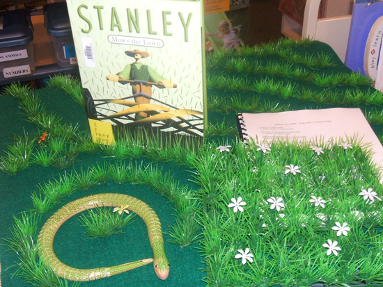 Stanley mows the lawn [story kit] / based on the book by Craig Frazier.
